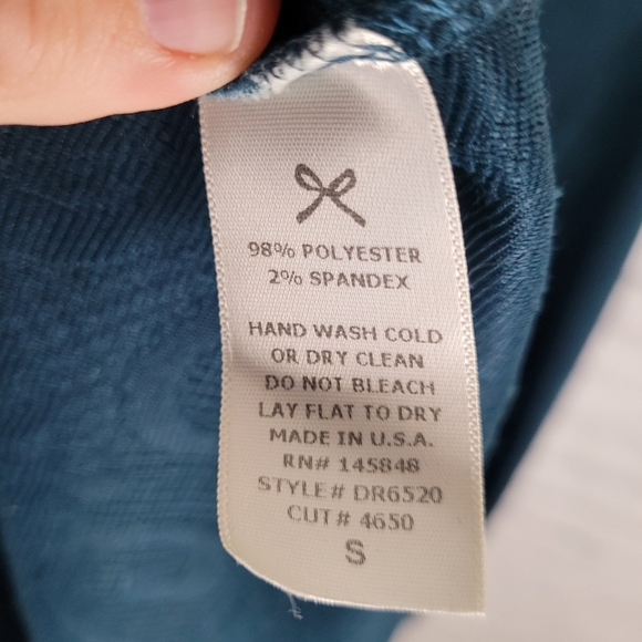 EVERLY | high neck sleeveless textured swirl design sheath mod shift mini dress - Picture 6 of 6